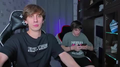 Snapshot of esthetics_boys chatting on 20, 2, 2025 LOUIS online show from 20, 2, 2025