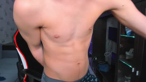 Snapshot of esthetics_boys chatting on 26, 2, 2025 LOUIS online show from 26, 2, 2025