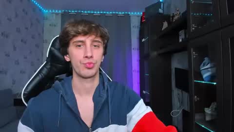 Snapshot of esthetics_boys chatting on 26, 2, 2025 LOUIS online show from 26, 2, 2025