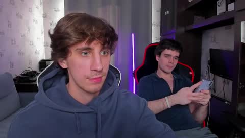 Snapshot of esthetics_boys chatting on 7, 3, 2025 LOUIS online show from 7, 3, 2025