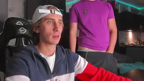 Snapshot of esthetics_boys chatting on 11, 10, 2025 LOUIS online show from 11, 10, 2025