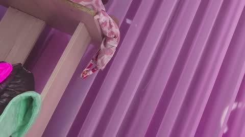 Snapshot of estrella_hanks_ chatting on 24, 4, 2026 Estrella online show from 24, 4, 2026