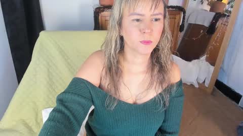 Snapshot of estrellah__ chatting on 28, 12, 2024 - E S T R E L L A  M I L F - online show from 28, 12, 2024