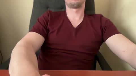 Snapshot of etat_on chatting on 5, 5, 2026 Tom online show from 5, 5, 2026