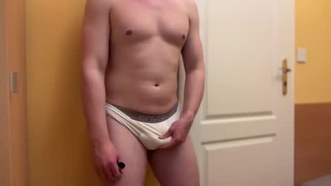 Snapshot of etat_on chatting on 7, 5, 2026 Tom online show from 7, 5, 2026