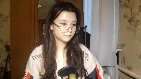 Snapshot of eugeniecarrubba chatting on 20, 5, 2026 Lily 1st day online show from 20, 5, 2026