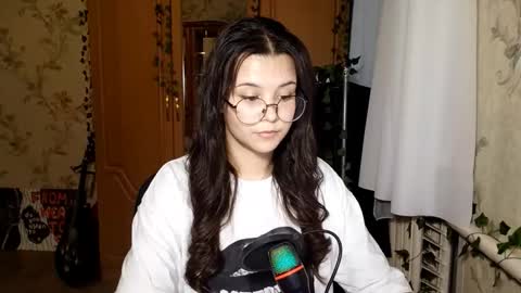 Snapshot of eugeniecarrubba chatting on 25, 5, 2026 Lily 1st day online show from 25, 5, 2026