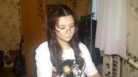 Snapshot of eugeniecarrubba chatting on 26, 5, 2026 Lily 1st day online show from 26, 5, 2026