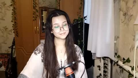 Snapshot of eugeniecarrubba chatting on 27, 5, 2026 Lily 1st day online show from 27, 5, 2026