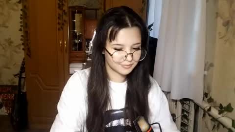 Snapshot of eugeniecarrubba chatting on 29, 5, 2026 Lily 1st day online show from 29, 5, 2026