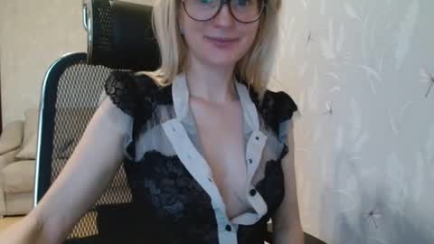 eva2323 online show from 13, 10, 2025