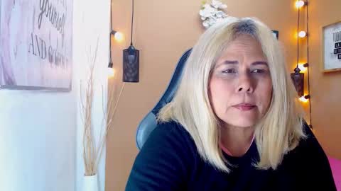 Snapshot of eva_love49 chatting on 27, 11, 2025 eva_love49 online show from 27, 11, 2025