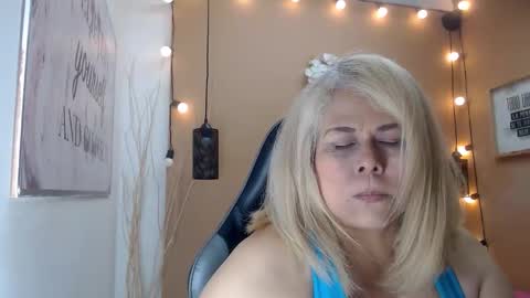 Snapshot of eva_love49 chatting on 28, 11, 2025 eva_love49 online show from 28, 11, 2025