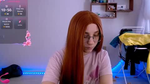 Snapshot of eva_milier chatting on 8, 3, 2025 eva_milier online show from 8, 3, 2025