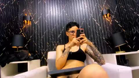 Snapshot of eva_monwalker chatting on 14, 12, 2025 Eva cute online show from 14, 12, 2025