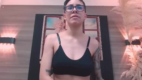 Snapshot of eva_monwalker chatting on 17, 12, 2025 Eva cute online show from 17, 12, 2025
