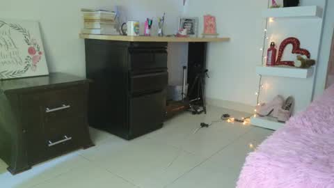 Snapshot of eva_sin18 chatting on 21, 4, 2026 Eva Sin online show from 21, 4, 2026