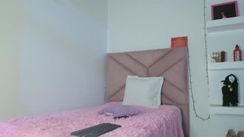 Snapshot of eva_sin18 chatting on 2, 5, 2026 Eva Sin online show from 2, 5, 2026