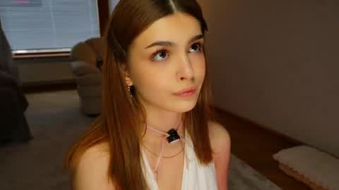 Snapshot of eva_zill_blossom chatting on 1, 5, 2026 Hello my name is Eva its my first day here online show from 1, 5, 2026