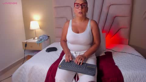 Snapshot of evaa_mills chatting on 4, 5, 2026 Eva online show from 4, 5, 2026