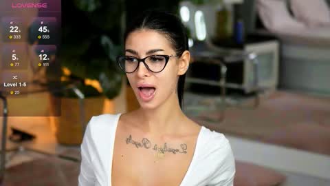 Snapshot of evaamanti chatting on 8, 11, 2025 Eva online show from 8, 11, 2025