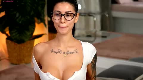 Snapshot of evaamanti chatting on 3, 12, 2025 Eva online show from 3, 12, 2025