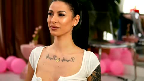 Eva  online show from 5, 4, 2026