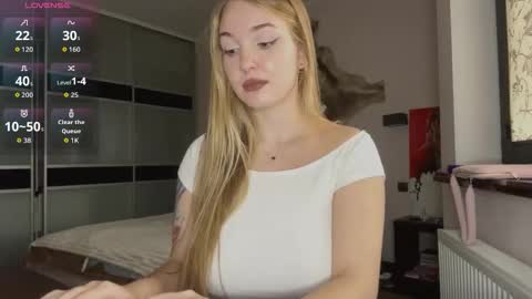 evacarter1 online show from 8, 10, 2025