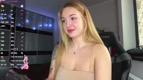 evacarter1 online show from 18, 11, 2025