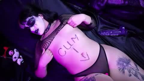 Eva Crux online show from 23, 2, 2025