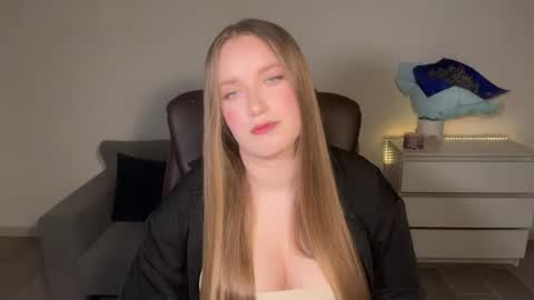 Snapshot of evajuly chatting on 4, 7, 2026 Eva online show from 4, 7, 2026