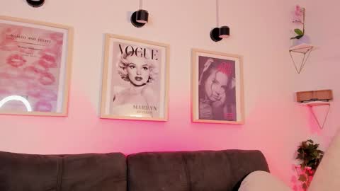 Evan voss  help me get 200 likesindependent model online show from 22, 11, 2025