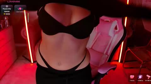 Snapshot of evanew_ chatting on 25, 11, 2025 Eva online show from 25, 11, 2025