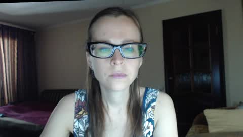 Snapshot of evangeline06 chatting on 4, 6, 2026 YourMistress online show from 4, 6, 2026