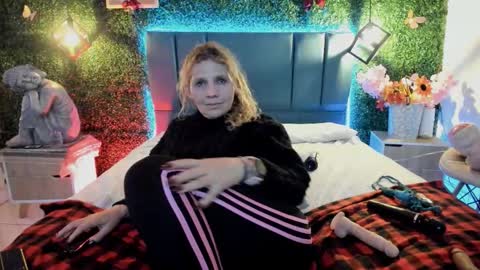 Snapshot of evangelyne_rose chatting on 8, 3, 2026 Evangelyne online show from 8, 3, 2026