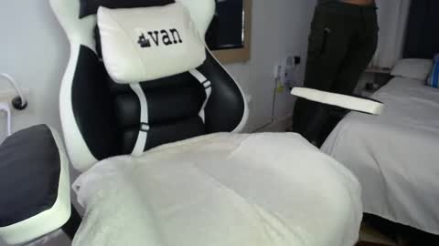 Evan online show from 4, 1, 2025