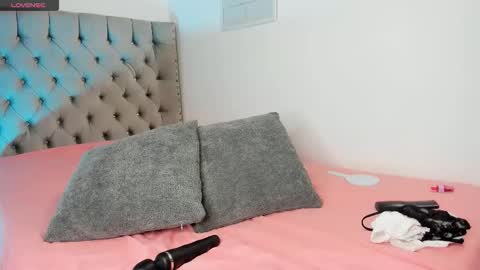 Eva Olimpo online show from 9, 1, 2026