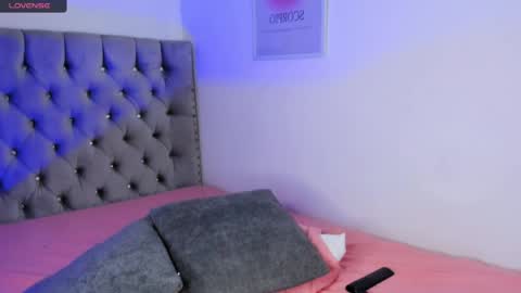 Eva Olimpo online show from 11, 4, 2026