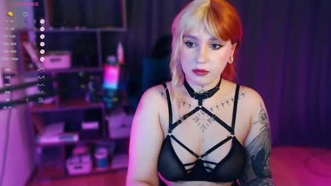 Snapshot of evaredmooon chatting on 2, 12, 2024 Moon online show from 2, 12, 2024