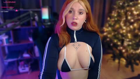 Snapshot of evaredmooon chatting on 17, 12, 2024 Moon online show from 17, 12, 2024