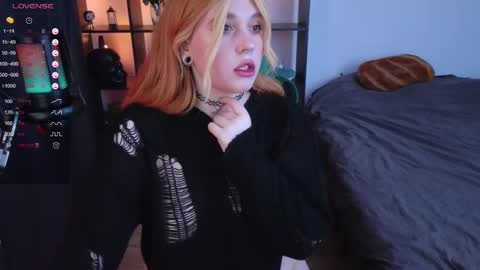 Snapshot of evaredmooon chatting on 17, 2, 2025 Moon online show from 17, 2, 2025