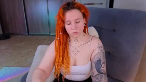 Snapshot of evaredmooon chatting on 10, 10, 2025 Moon online show from 10, 10, 2025