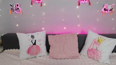 Snapshot of evarey_ chatting on 20, 7, 2026 Adelina online show from 20, 7, 2026