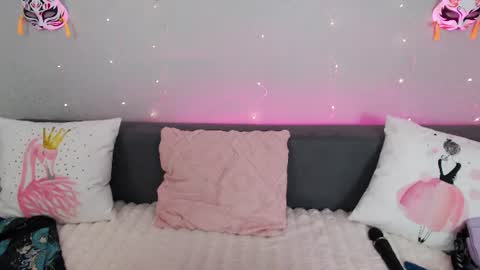 Snapshot of evarey_ chatting on 24, 7, 2026 Adelina online show from 24, 7, 2026