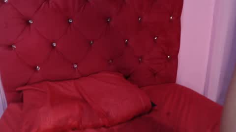 Eva    Instagram evasummer 1 online show from 4, 1, 2025