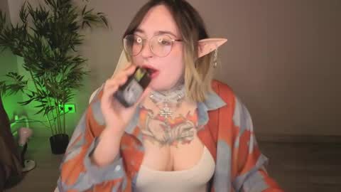 Snapshot of evathewitcher chatting on 27, 5, 2026 EvaTheWitcher online show from 27, 5, 2026