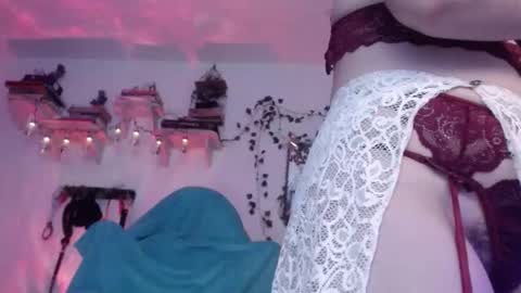 Eve Blue  friends. IG eve blue77 TW EveBlue 1 OF eveblue7 online show from 18, 9, 2025