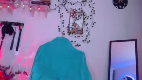 Eve Blue  friends. IG eve blue77 TW EveBlue 1 OF eveblue7 online show from 24, 9, 2025