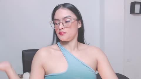 Snapshot of eve_rox18 chatting on 17, 5, 2026 Eve Rox18 online show from 17, 5, 2026