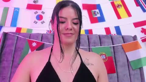 Snapshot of evelin__thompsson chatting on 1, 7, 2026 evelin__thompsson online show from 1, 7, 2026
